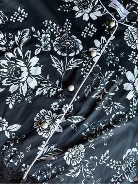 Vintage Anthony Richards Black and White Floral Button-Up Blouse